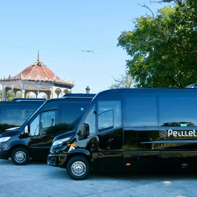 Tu empresa de alquiler de minibús en Santiago y Galicia